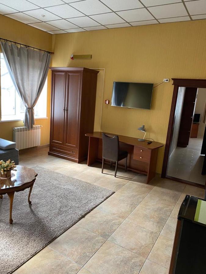 Hotel Gostynnyi Dvir 布恰 外观 照片