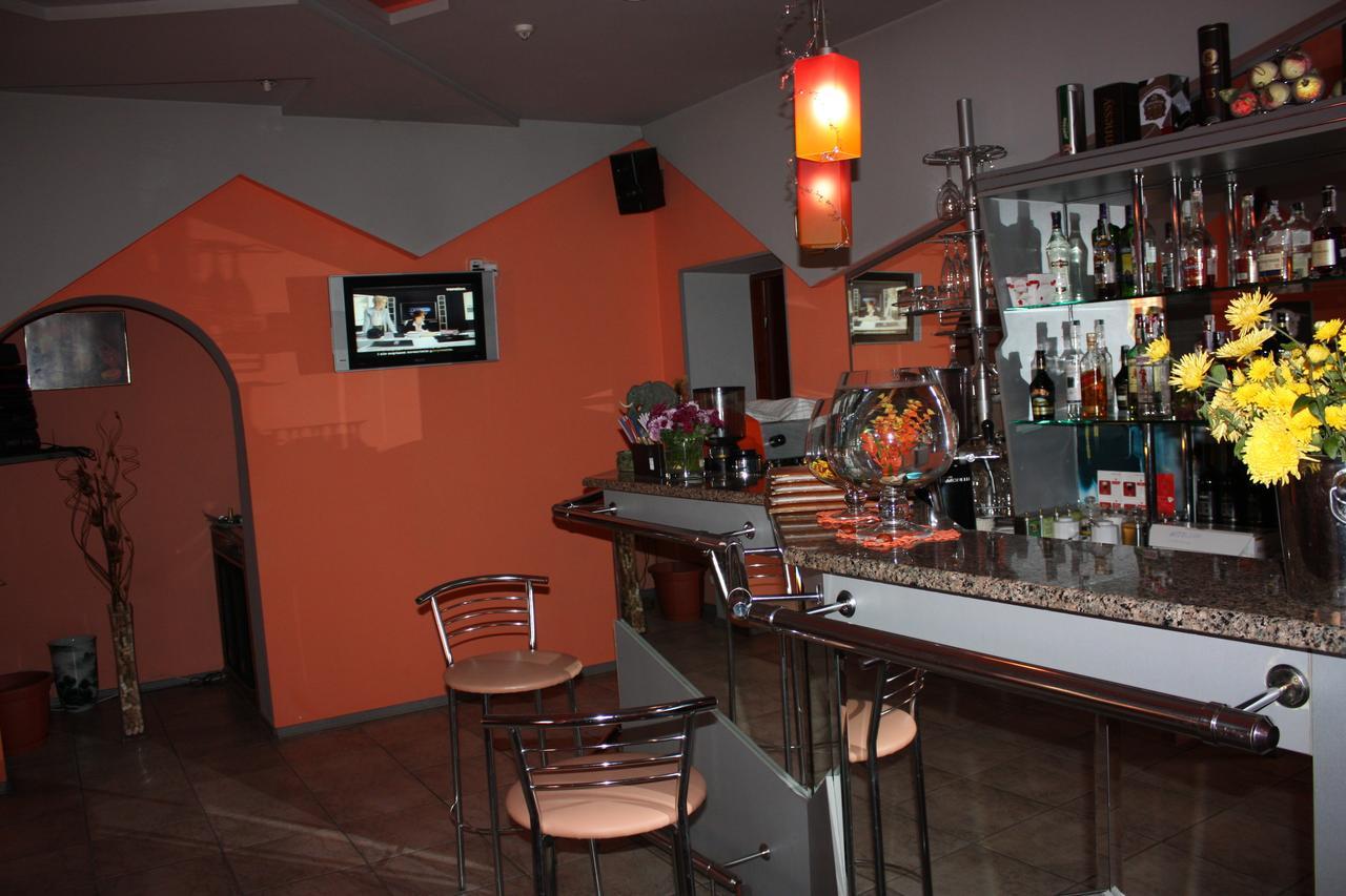 Hotel Gostynnyi Dvir 布恰 外观 照片