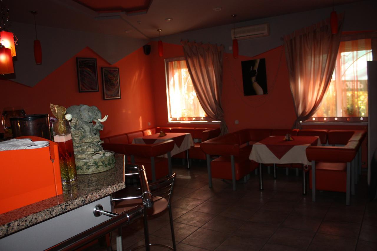 Hotel Gostynnyi Dvir 布恰 外观 照片