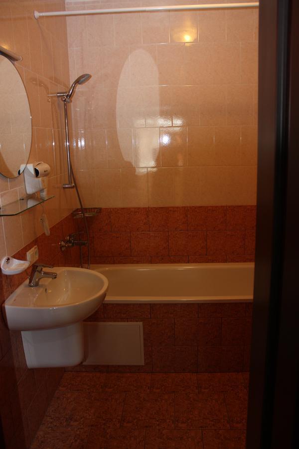 Hotel Gostynnyi Dvir 布恰 客房 照片