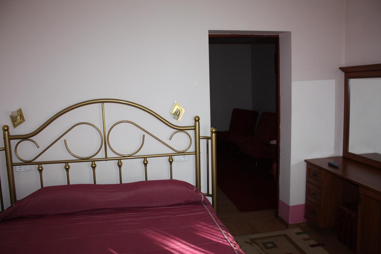 Hotel Gostynnyi Dvir 布恰 客房 照片