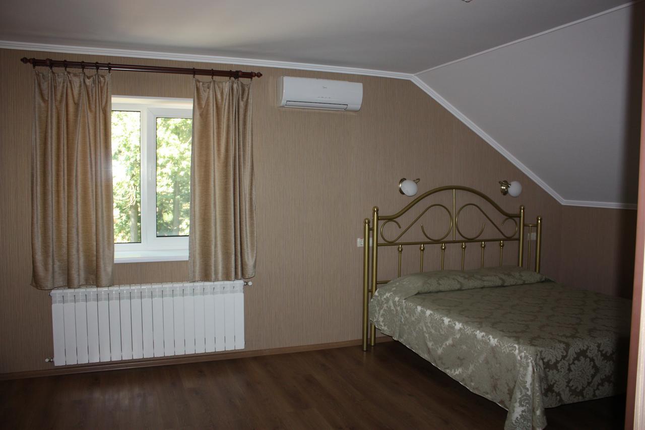 Hotel Gostynnyi Dvir 布恰 外观 照片