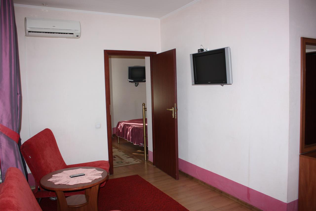 Hotel Gostynnyi Dvir 布恰 客房 照片