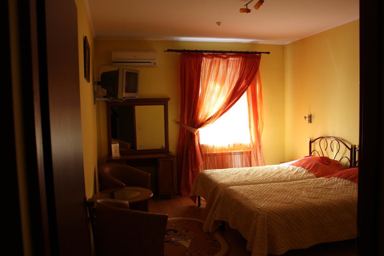 Hotel Gostynnyi Dvir 布恰 客房 照片