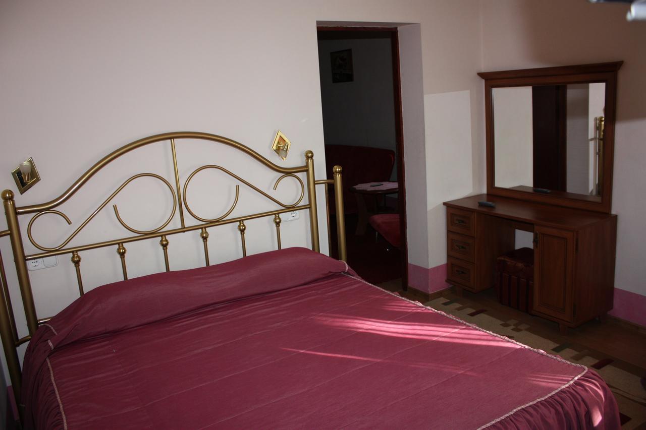 Hotel Gostynnyi Dvir 布恰 外观 照片